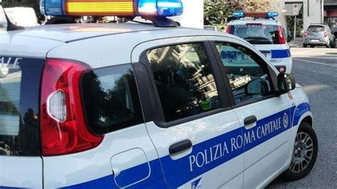 Tragedia sulla via Appia: pedone di 20anni investito e .